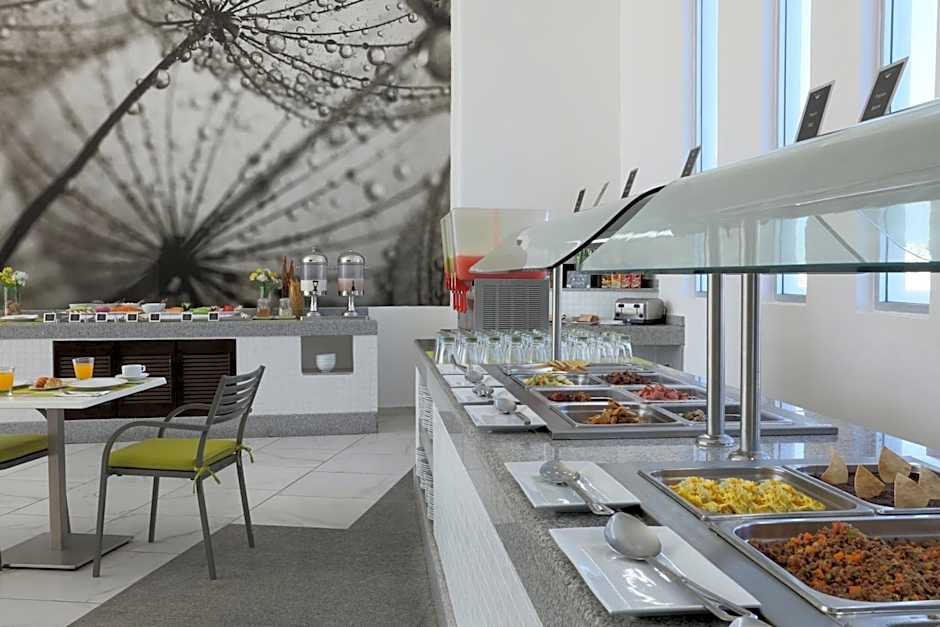 Krystal Urban Cancun-Malecon