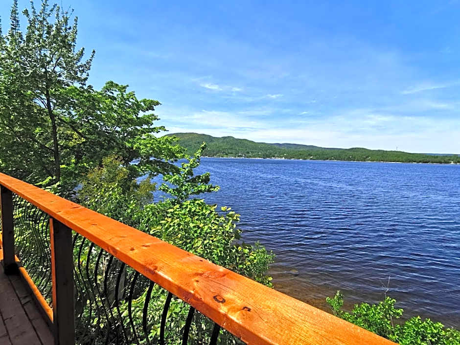 Knotty Pine Ocean Front Suite - Adults Only