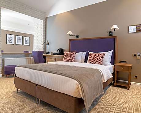 Superior King Room with Terrace, City View and Sofa - Non-Smoking