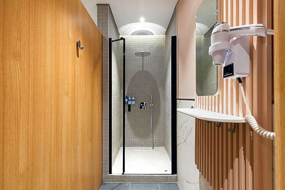 YOTELAIR Istanbul Airport, Duty free - International Transit area