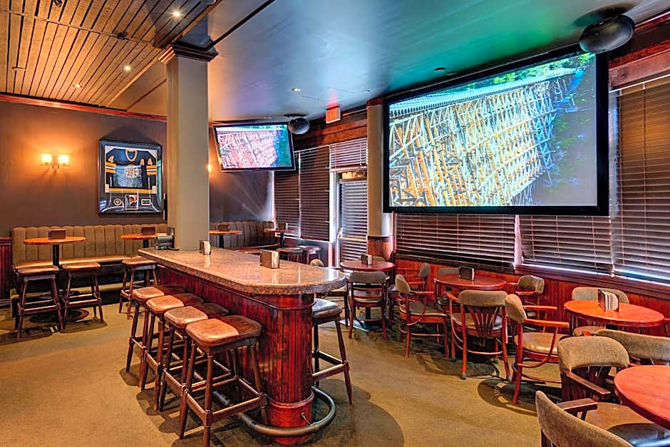 Whistler Village Inn & Suites