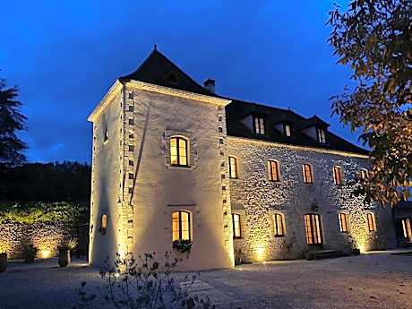 Domaine de Cazal - Chambres d'Hôtes avec piscine au cœur de 26 hectares de nature préservée