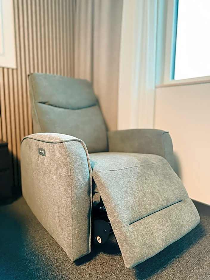 F Hotel 24h Check-In