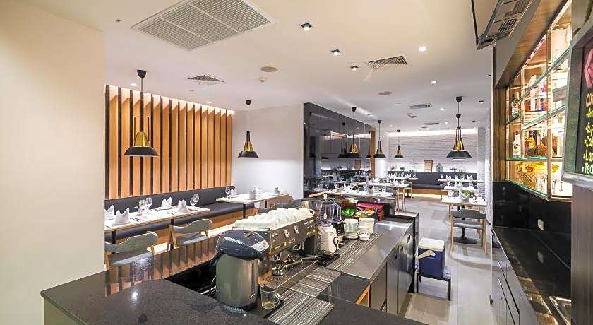 Sea Me Spring Tree Hotel