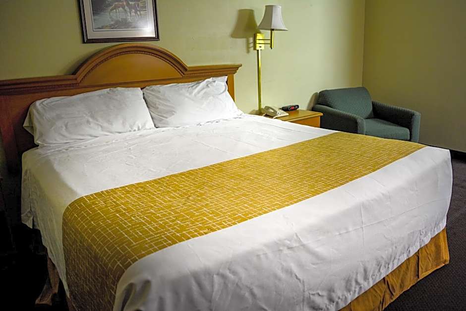 Travelodge by Wyndham St. Louis