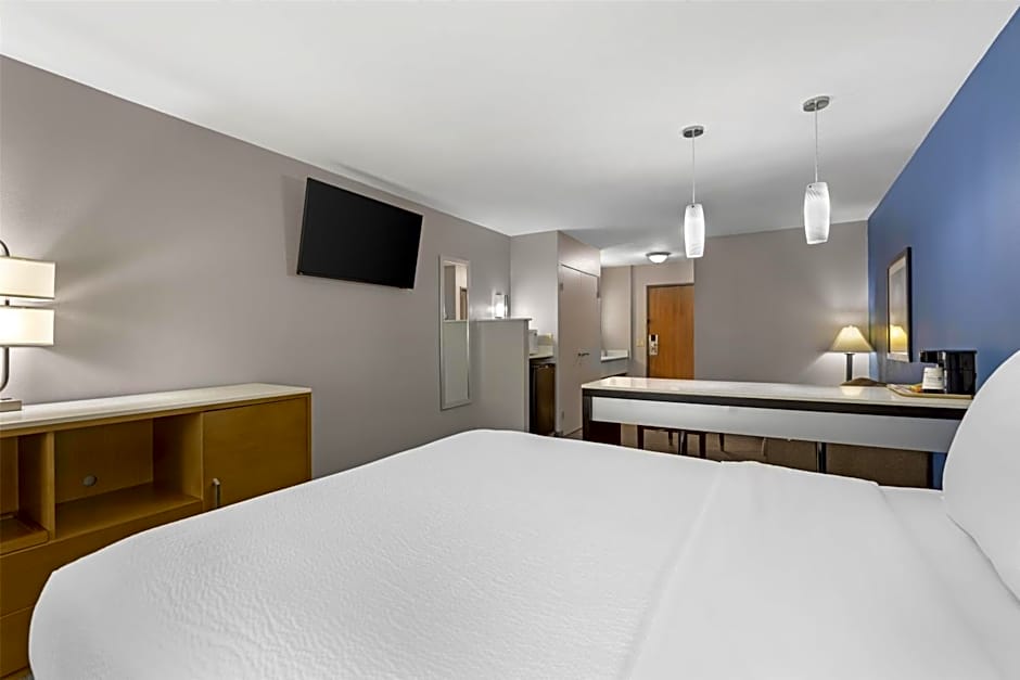 Best Western Cooperstown Inn & Suites