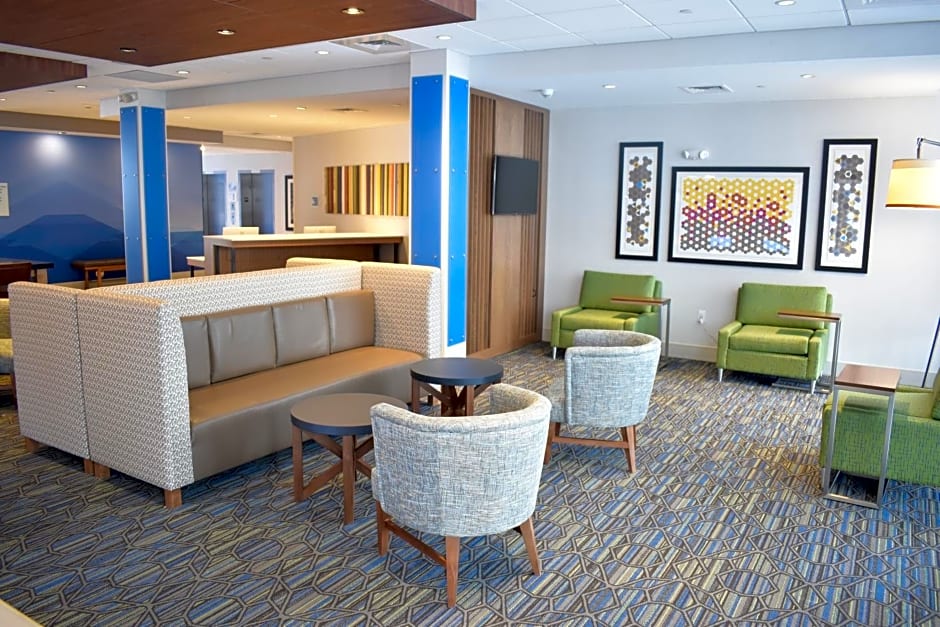 Holiday Inn Express & Suites - Boston South - Randolph