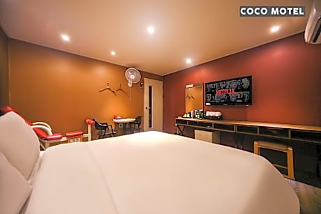 Standard Room with King Bed