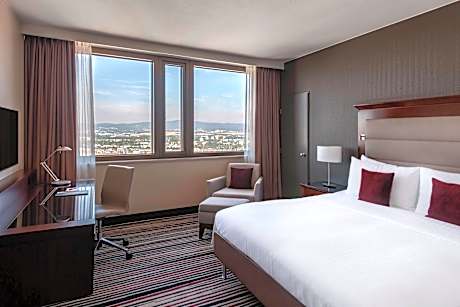 Club Room, 1 King Bed, Non Smoking