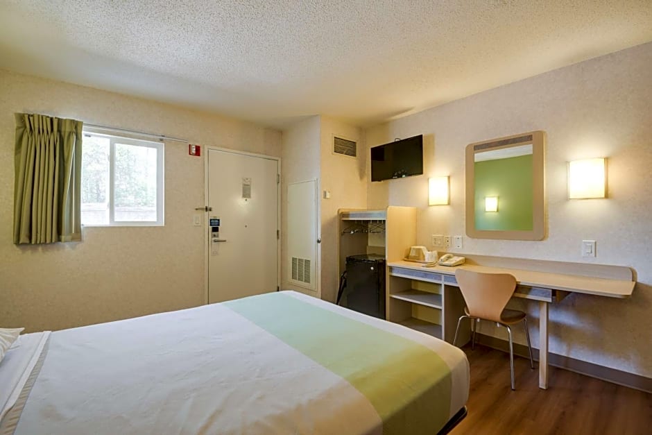 Motel 6-Statesville, NC