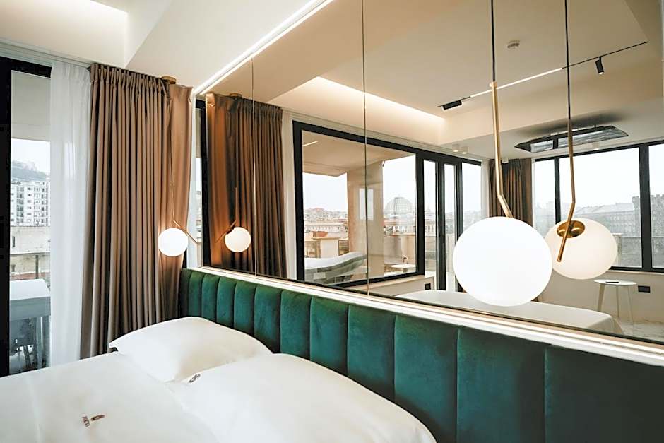 POETICA BOUTIQUE SKY HOTEL