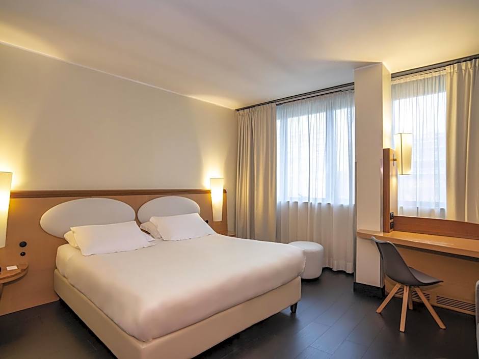Mercure Roma West