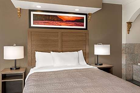 1 Queen Bed, Nonsmoking