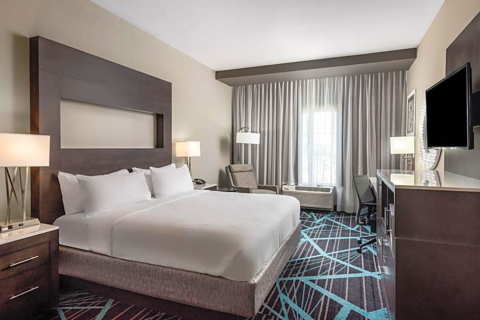 Holiday Inn Express & Suites Charlotte Airport By IHG