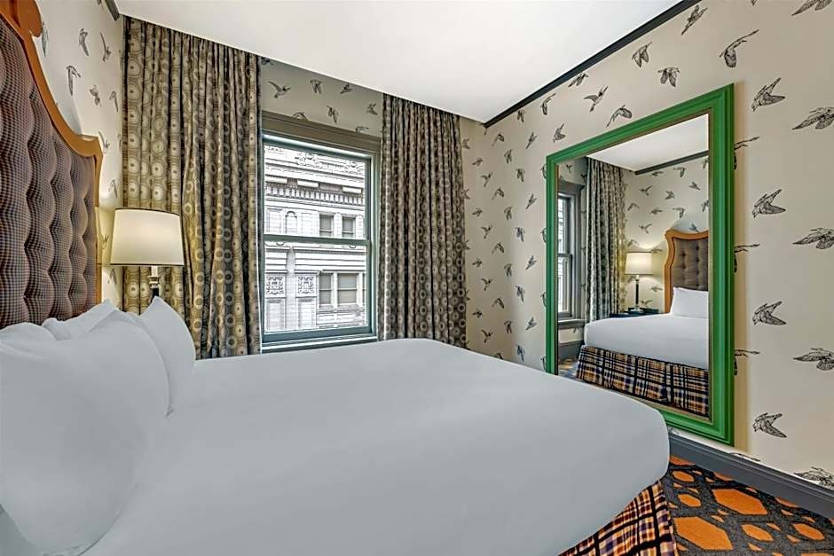Photo 1 of 4 of Deluxe 1 King Bed