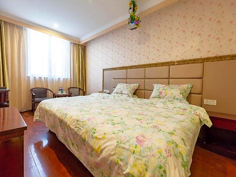 GreenTree Inn Jiangsu ZhenJiang Jurong New Bus Station Express Hotel