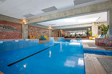 Sovereign Park Motor Inn