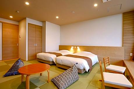 Superior Japanese-Style Beds Room holds 5 people(Sea Side) - Shower Only - Non-Smoking