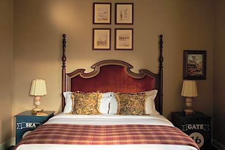 Deluxe Suite with Sea View