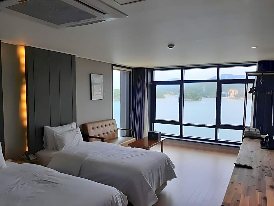 Tongyeong Bridge Hotel