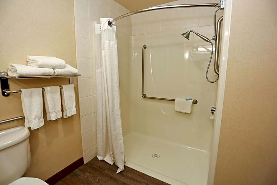 Holiday Inn Express Hotel & Suites Vernon By IHG