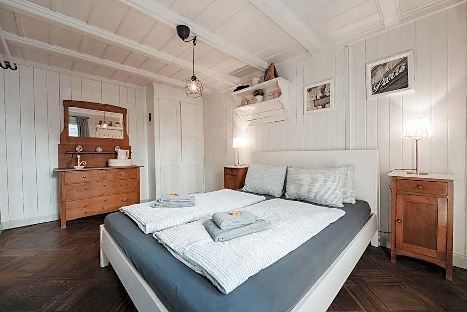 No8 Boutique Hotel - self check in