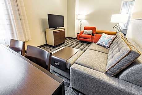 Family Suite, 2 Bedroom 2 room Suite, Bedroom 1: 1 Queen, Bedroom 2: 1 Queen, Sofa bed