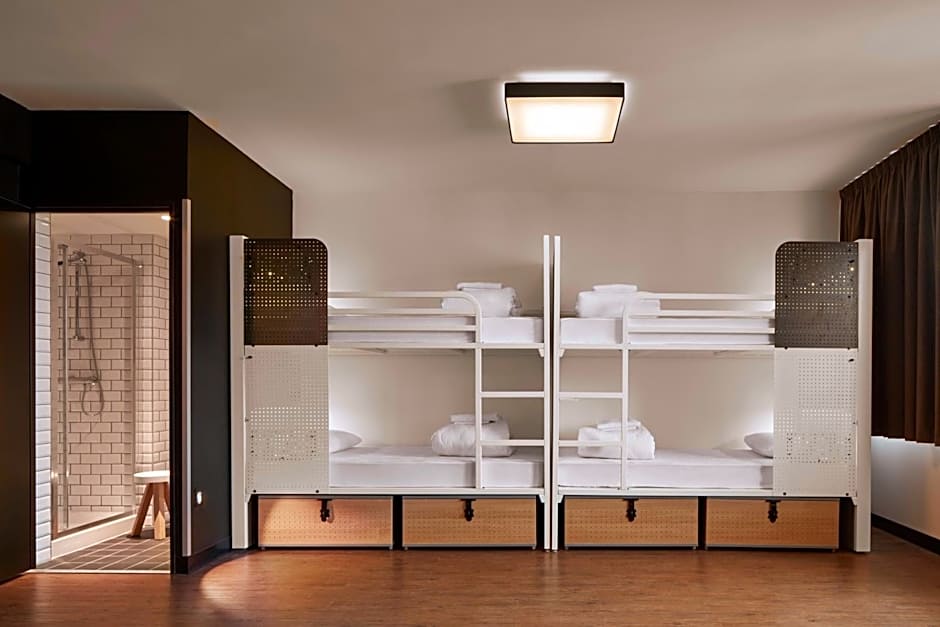 Foto 1 daripada 5 — Bed in 4 bed Dorm