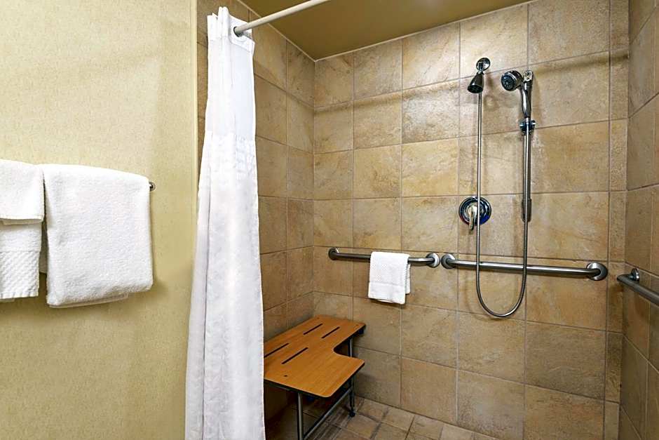 DoubleTree By Hilton Hotel Grand Rapids Airport