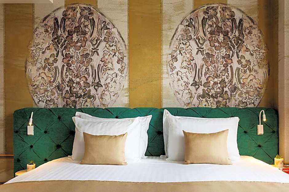 Gallery 37 Powered by ASTON