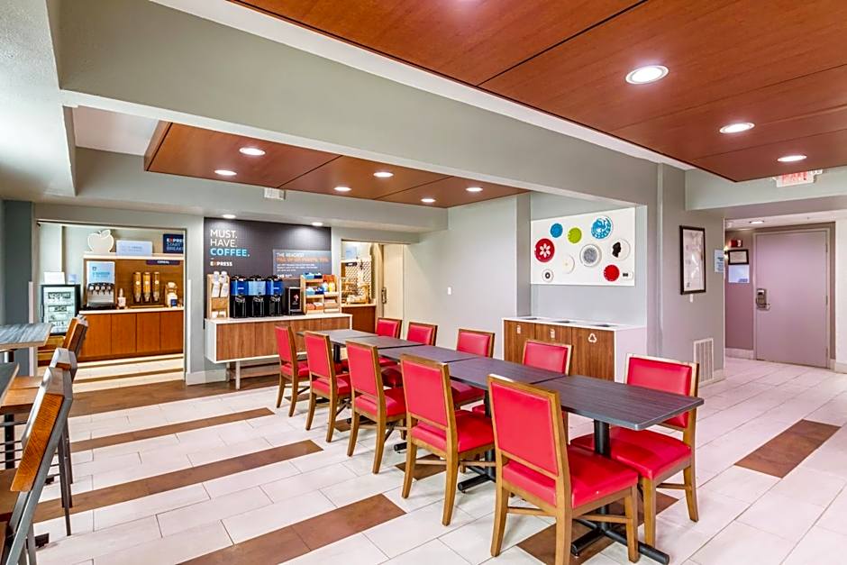 Holiday Inn Express Hotel & Suites Columbus By IHG