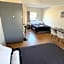 Beachcomber Lodge & Backpacker