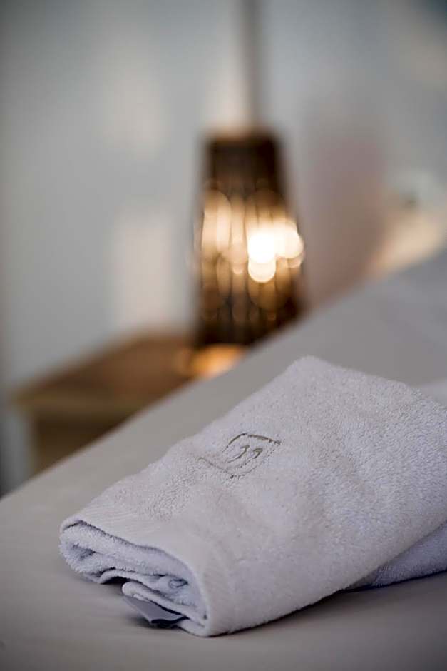 Ilianthos Apartments & Rooms