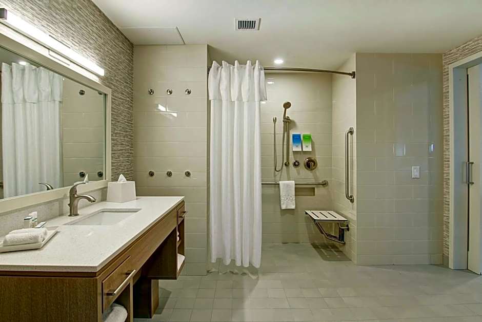 Home2 Suites by Hilton Montreal Dorval, QC