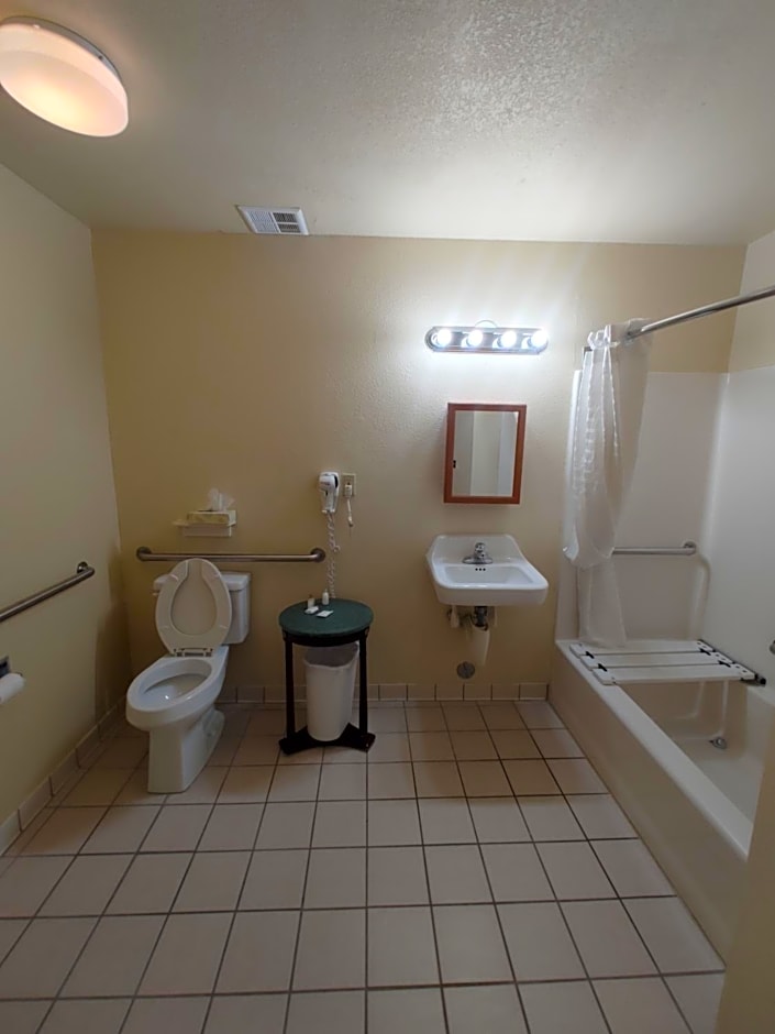 MCM Elegante Suites