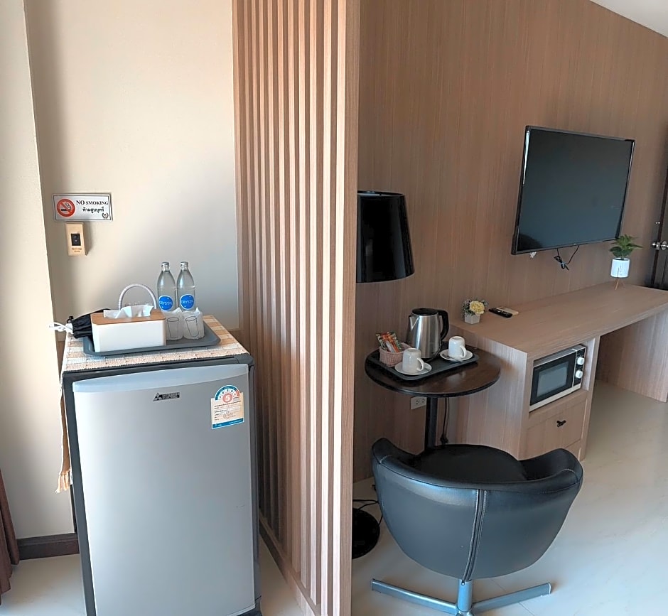 Home Place  Lopburi Hotel