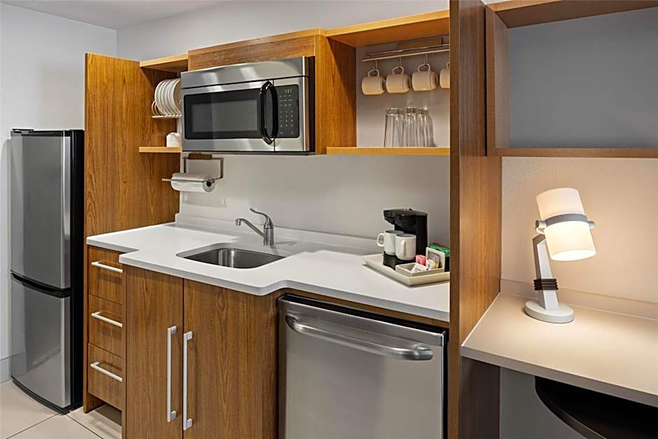 Home2 Suites by Hilton Minneapolis / Roseville, MN
