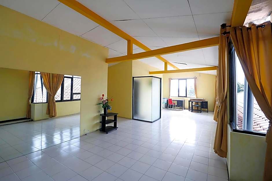 RedDoorz Plus near Undip Tembalang