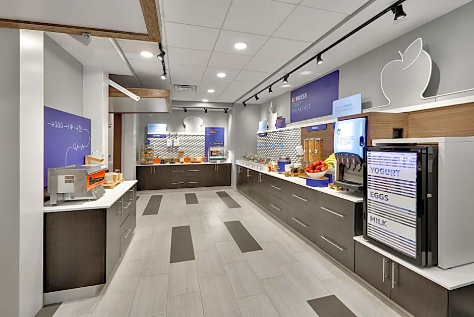 Holiday Inn Express & Suites Plano East By IHG