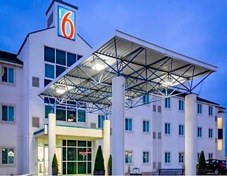 Queen Room - Non-Smoking