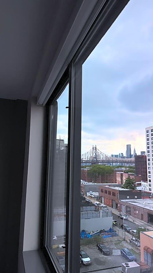Photo 1 of 4 of 1 King Bed, City View