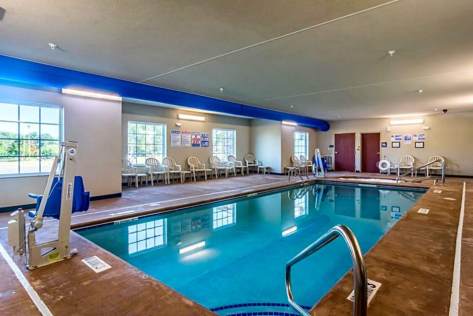 Cobblestone Hotel & Suites - Greenville