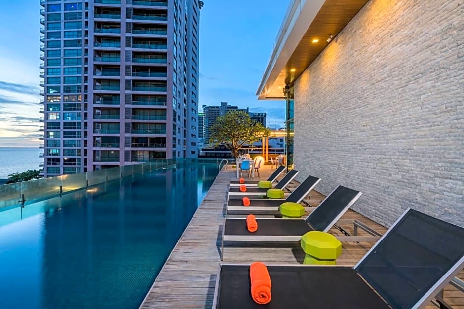 Seven Zea Chic Hotel