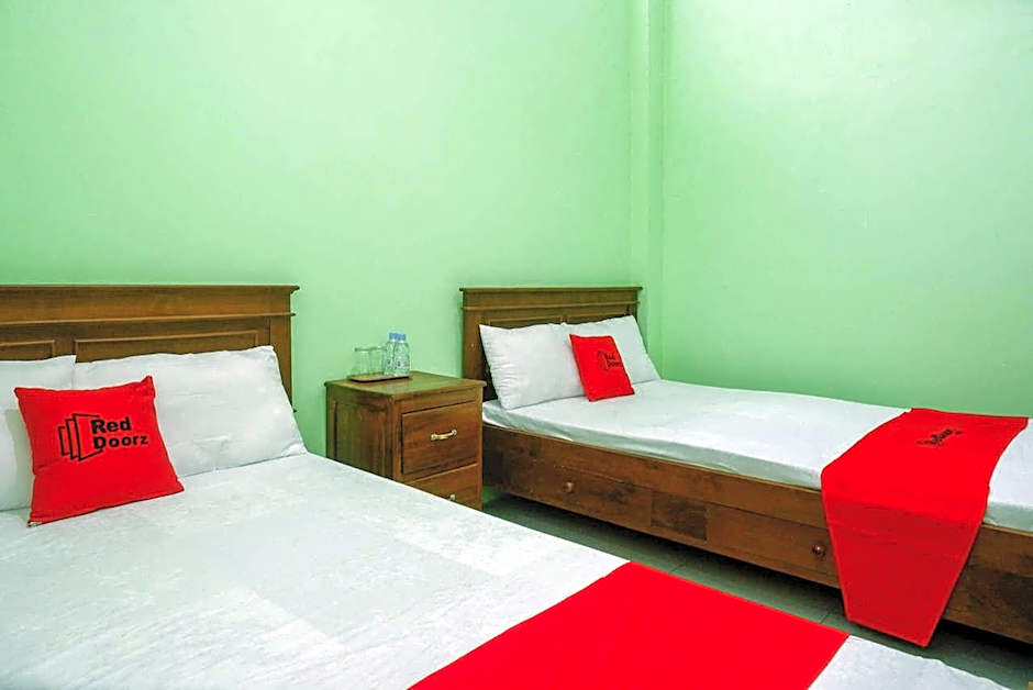 RedDoorz Syariah near Monumen Jogja Kembali