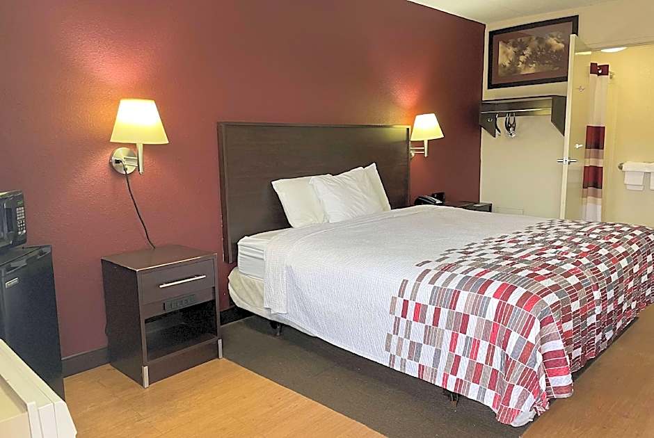 Baymont by Wyndham Holland - Toledo – Holland, OH