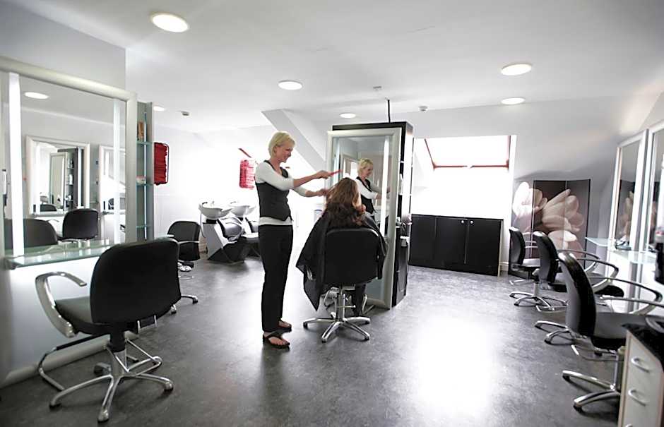 The Essex Golf & Country Club Hotel