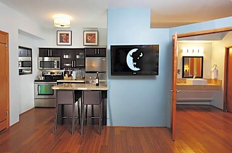 Suite Deluxe King Bed