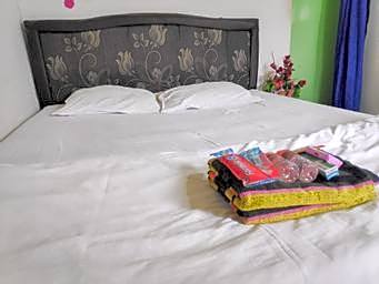 RedDoorz near Pelabuhan Ajibata Parapat