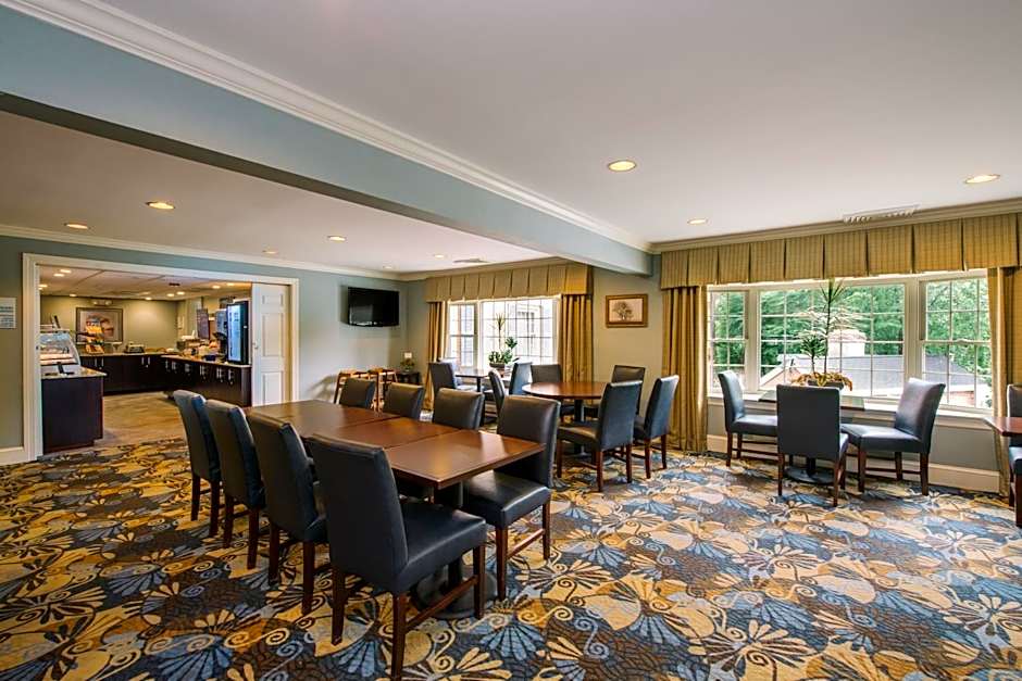 Holiday Inn Express & Suites Merrimack - Nashua by IHG