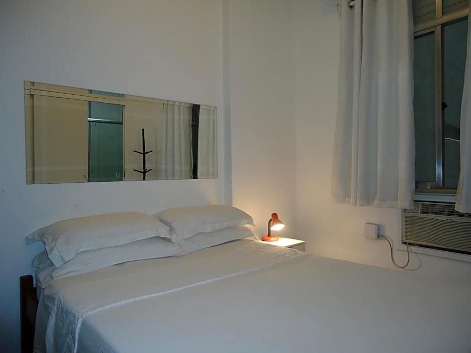 Copacabana 3 quartos ar cond a 2 qds da praia